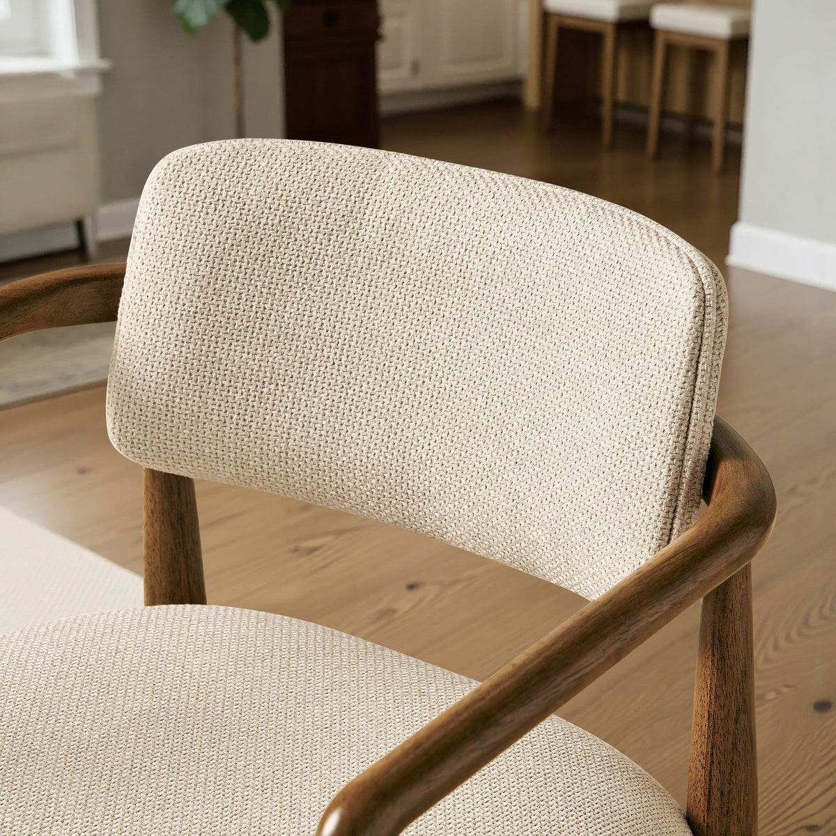 Arvos Game Table Chair